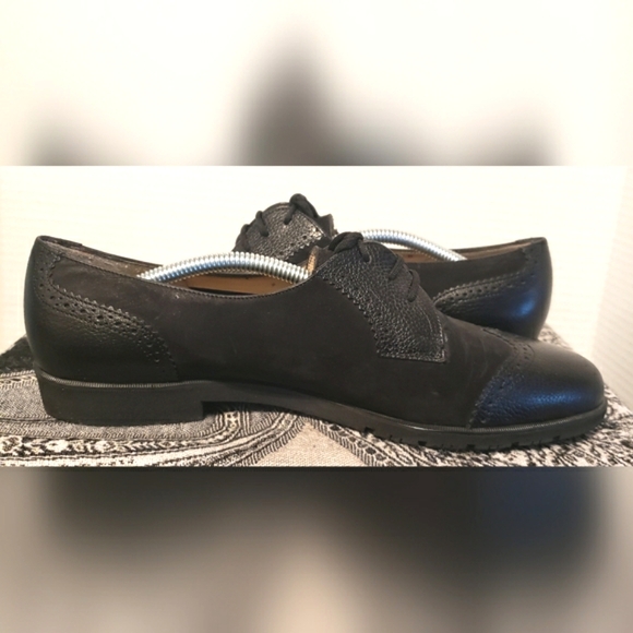 Salvatore Ferragamo Black Women's Lace-up Brogue Oxfords Size 8.5B - Picture 5 of 15